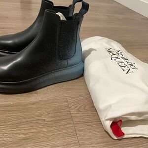 Alexander McQueen Black Gradient Chelsea Boots